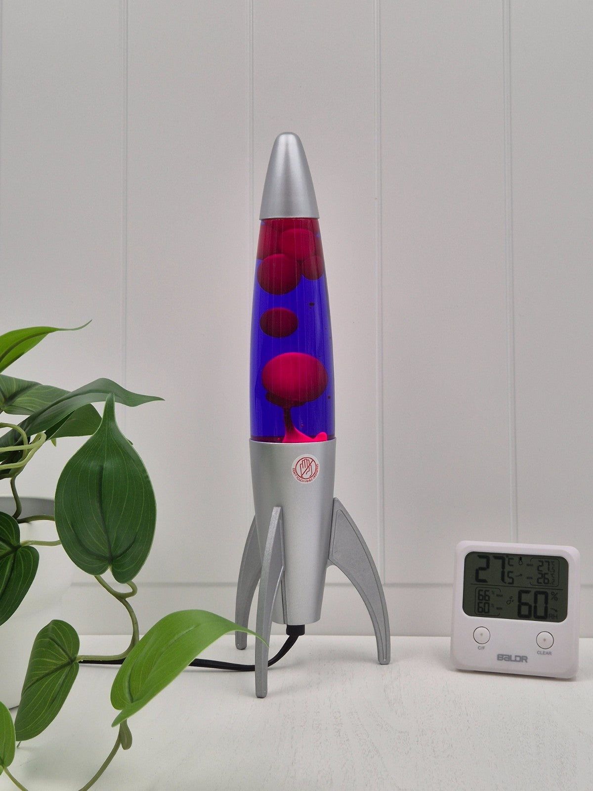 New LAVA LAMP METAL BASE 37CM LIGHT/NIGHT LIGHT/ GIFT
