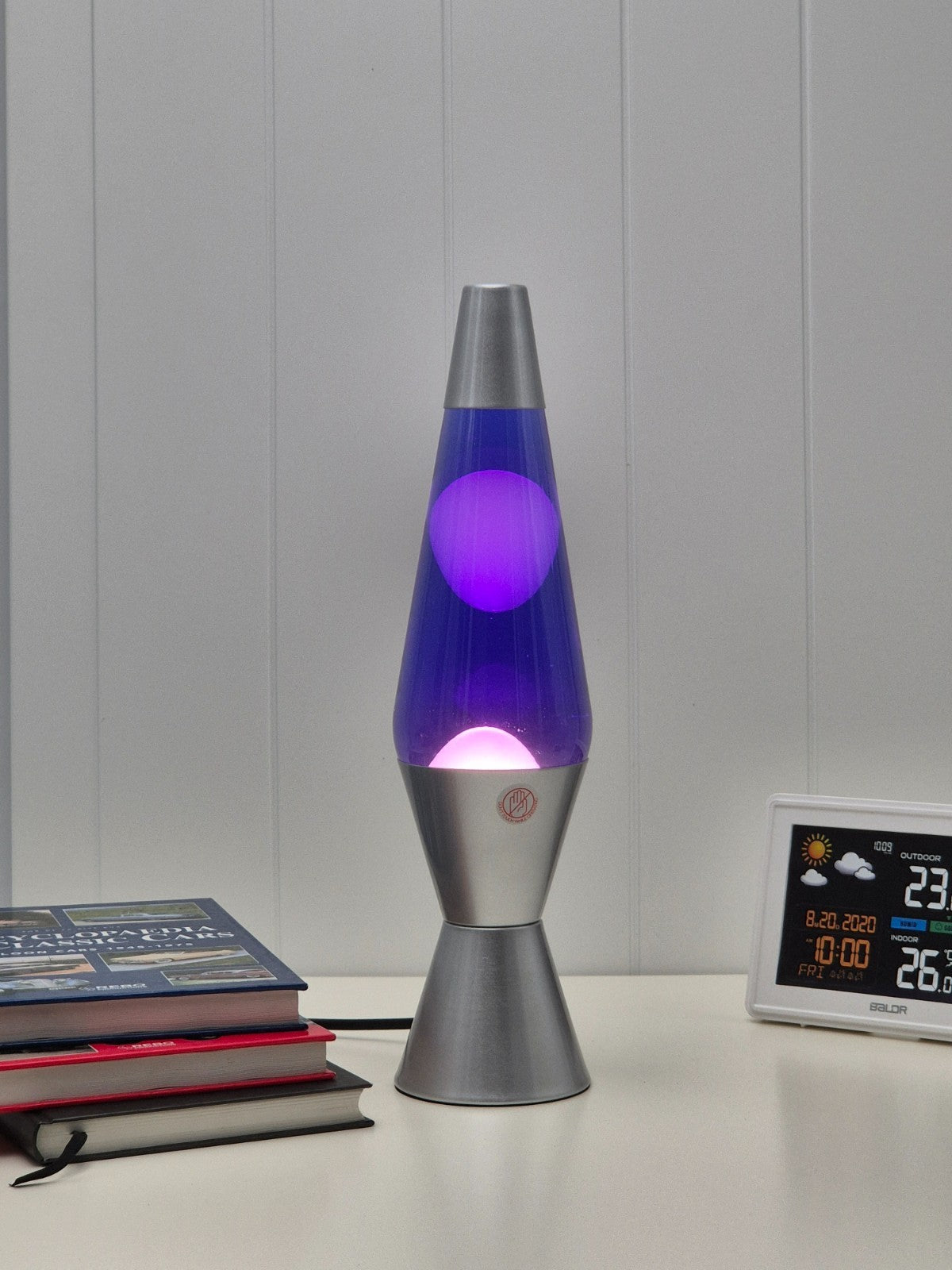 New LAVA LAMP METAL BASE 37CM LIGHT/NIGHT LIGHT/ GIFT